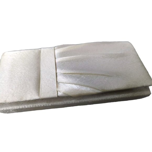 Charming Charlie‎ Cream Quilted Purse Clutch Wristlet Silver Chain Shoulder New - Picture 9 of 9
